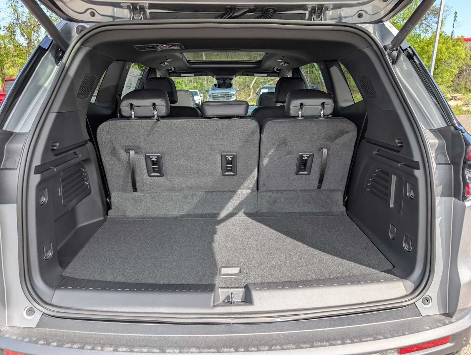 2026 GMC Acadia AT4 - Photo 7