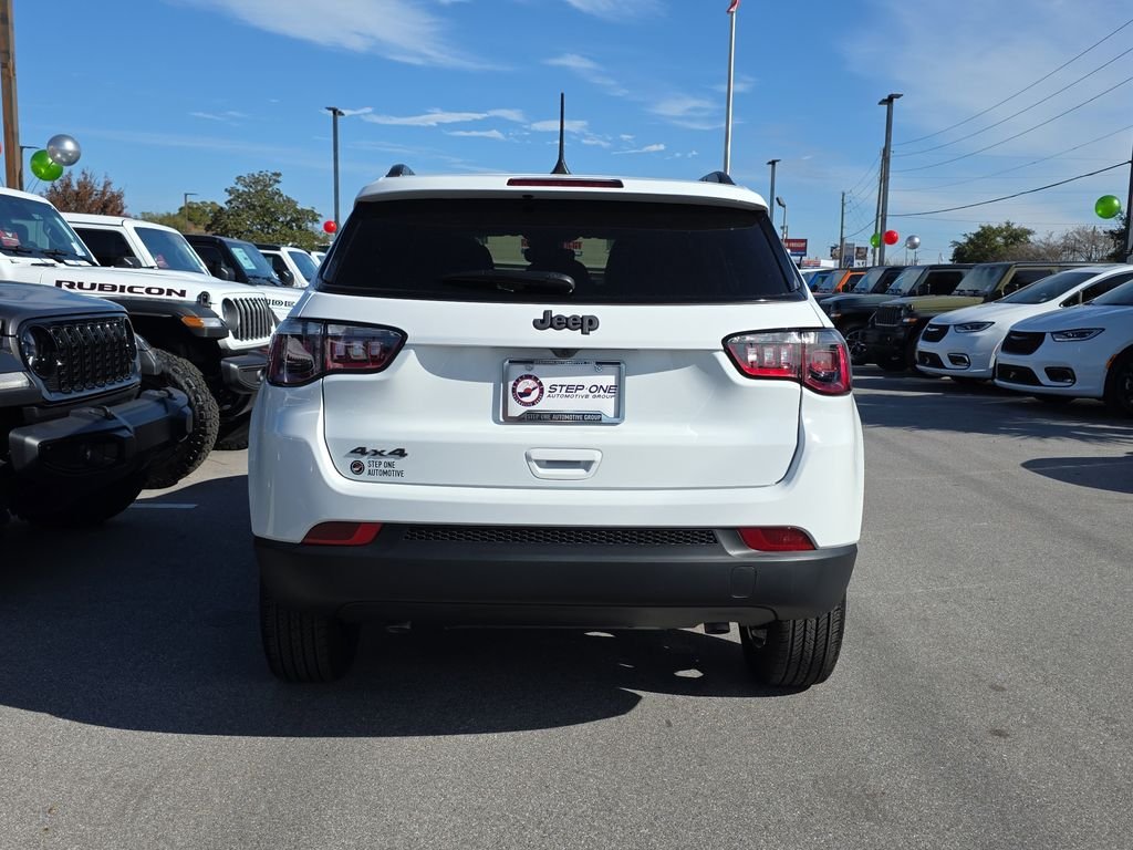 New 2026 Bright White Clear-Coat Exterior Paint Jeep Latitude image 6