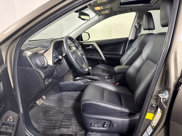 Used 2015 Pyrite Mica Toyota Limited image 11