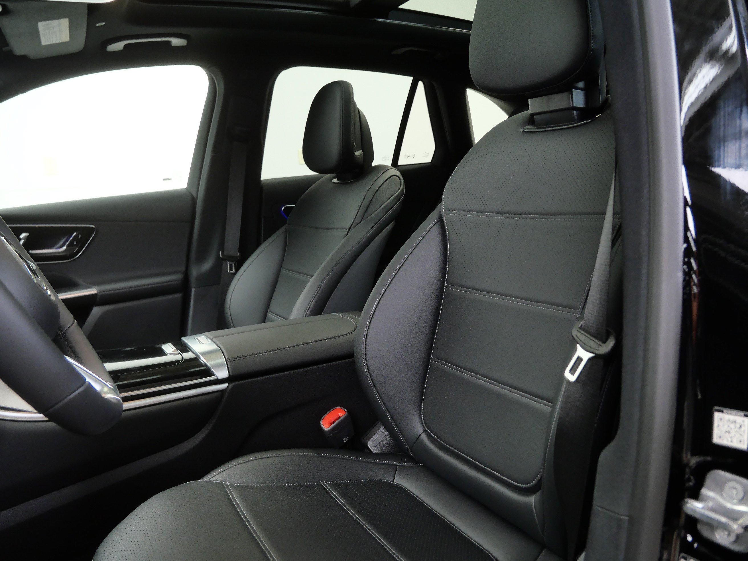 New 2026 Black Mercedes-Benz GLC 300 image 7