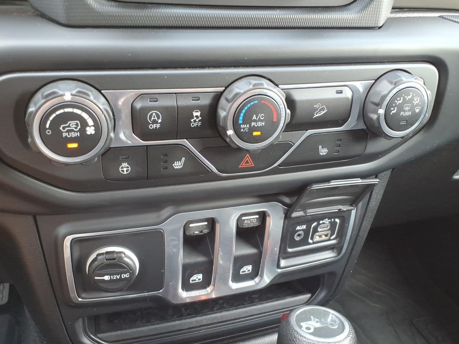 Used 2018 Black Clearcoat Jeep Sport S image 20