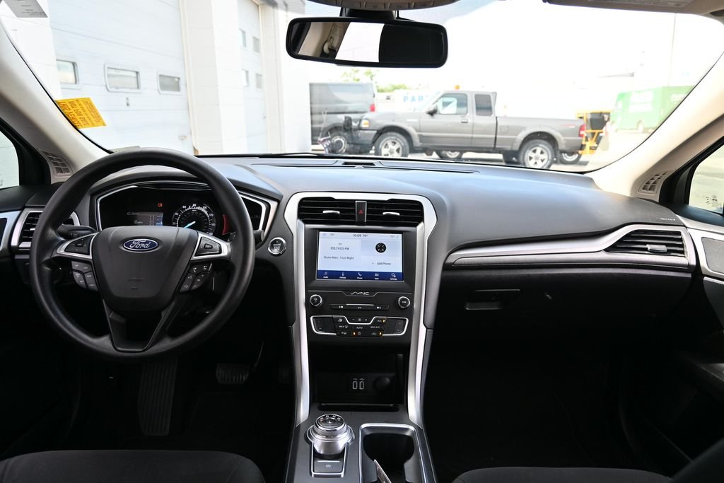 Certified Used 2020 White Platinum Clearcoat Metallic Ford SE image 26