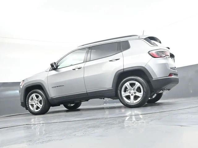 Used 2023 Silver Jeep Latitude image 35