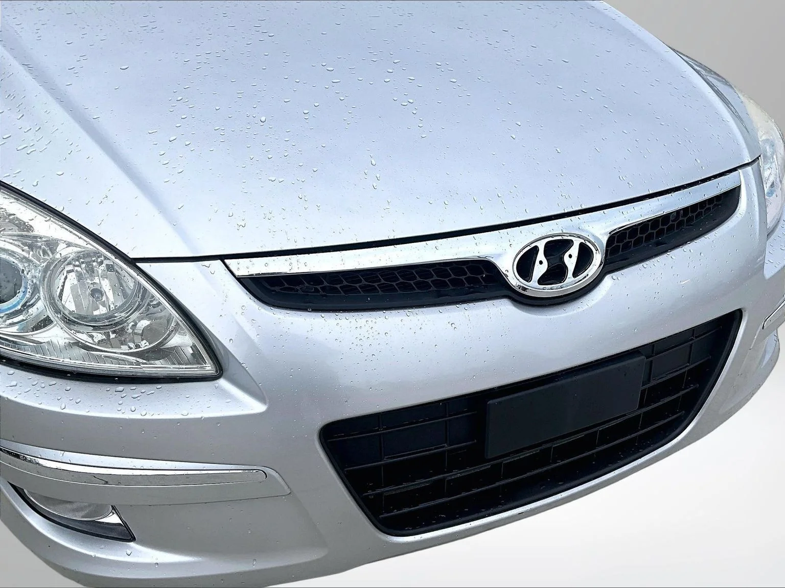 Used 2011 Silver Hyundai SE image 26