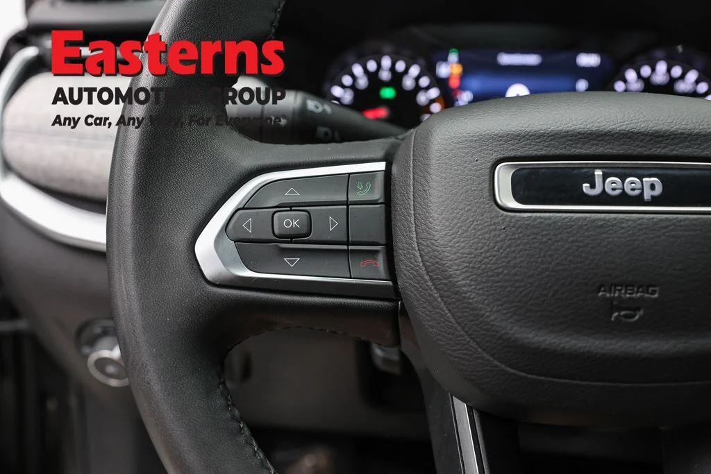 Used 2024  Jeep Latitude image 14