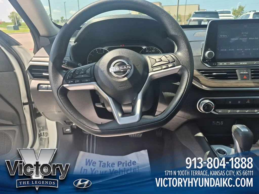 Used 2025 White Nissan 2.5 SV image 13