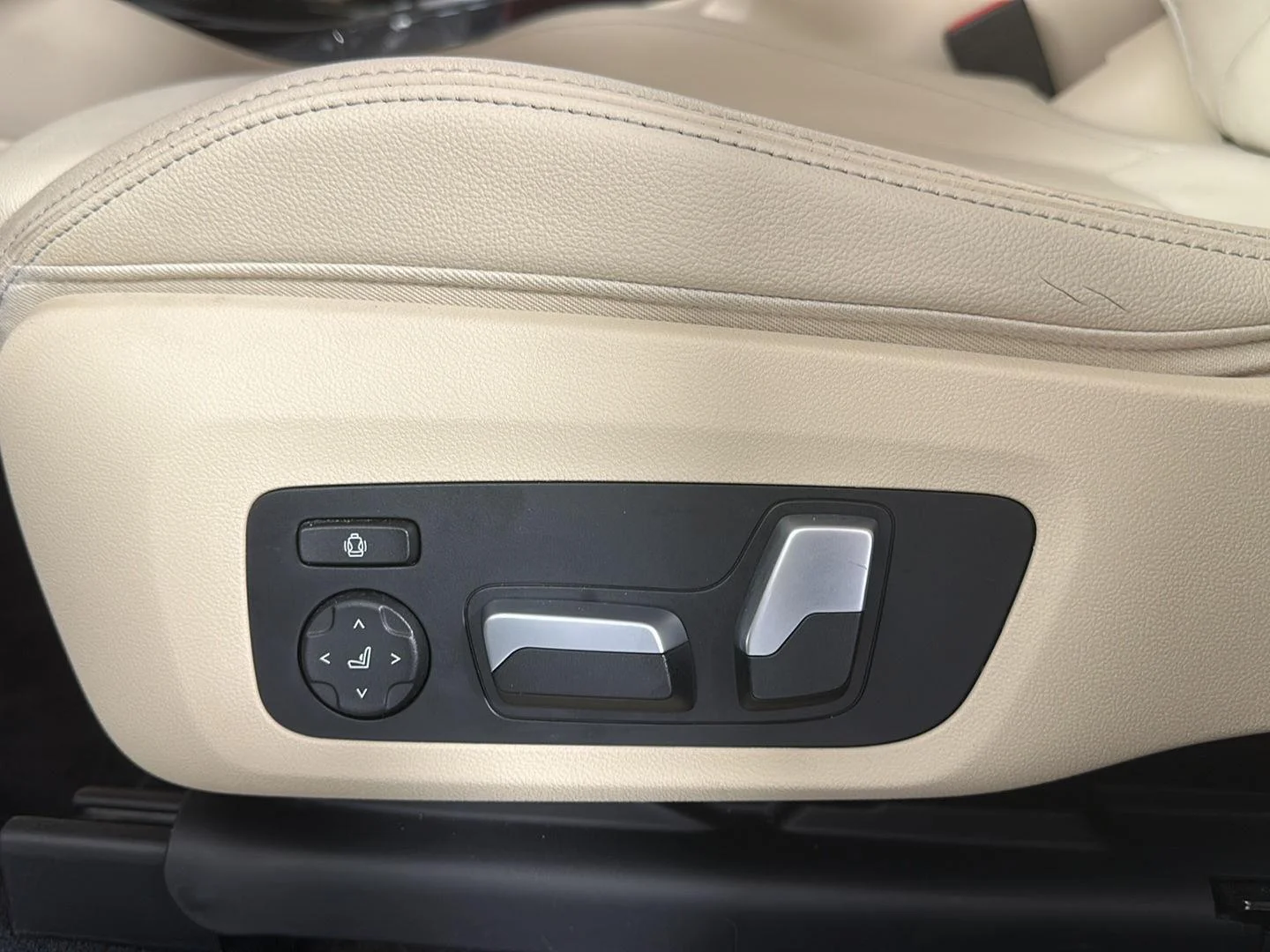 Used 2020 Alpine White BMW xDrive30i image 8