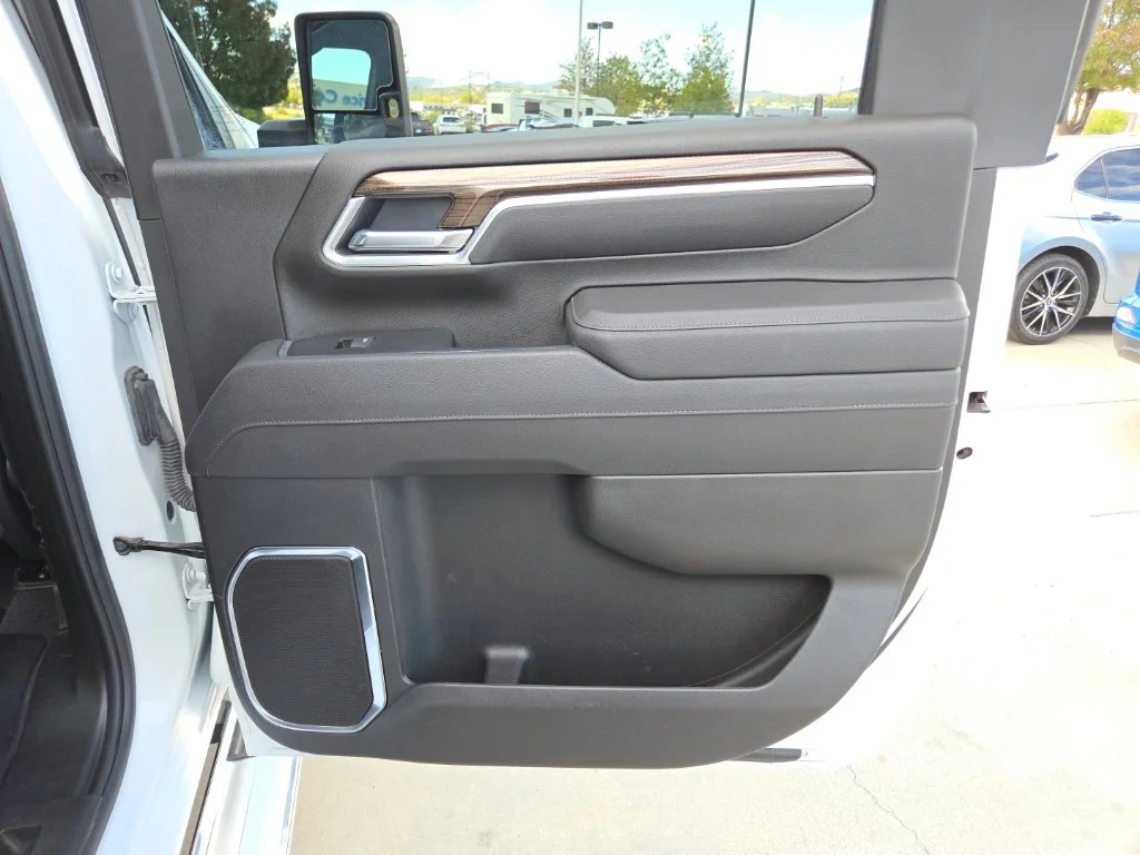 Used 2025 White Chevrolet LT image 21