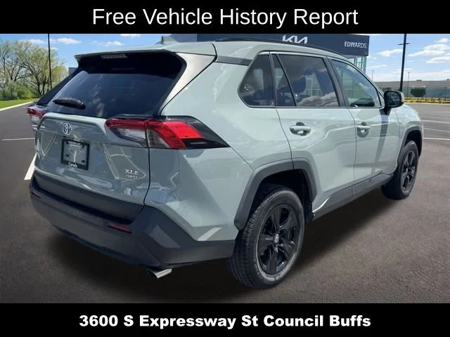Used 2019 Gray Toyota XLE image 3