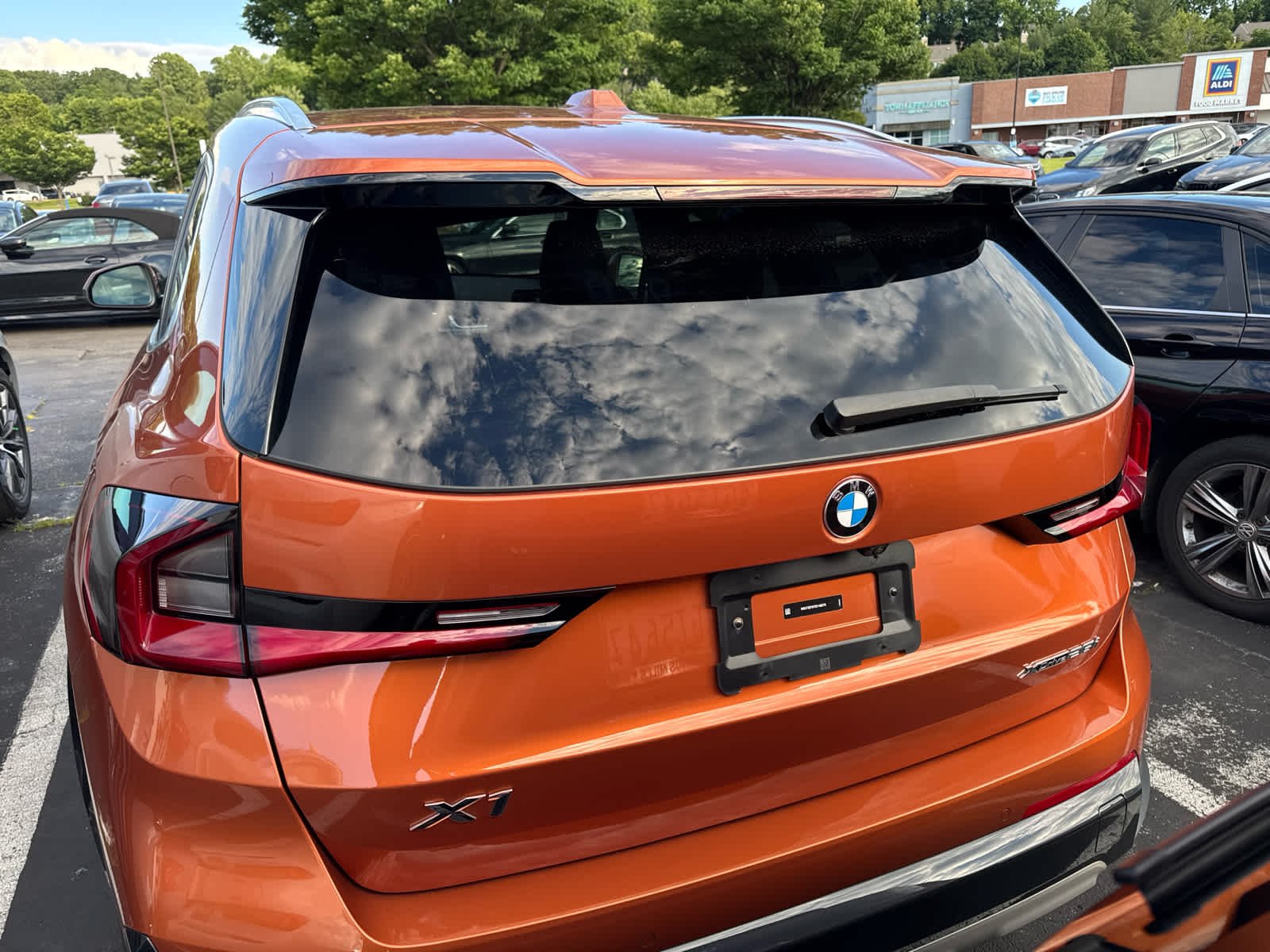 Used 2025 Utah Orange Metallic BMW xDrive28i image 10