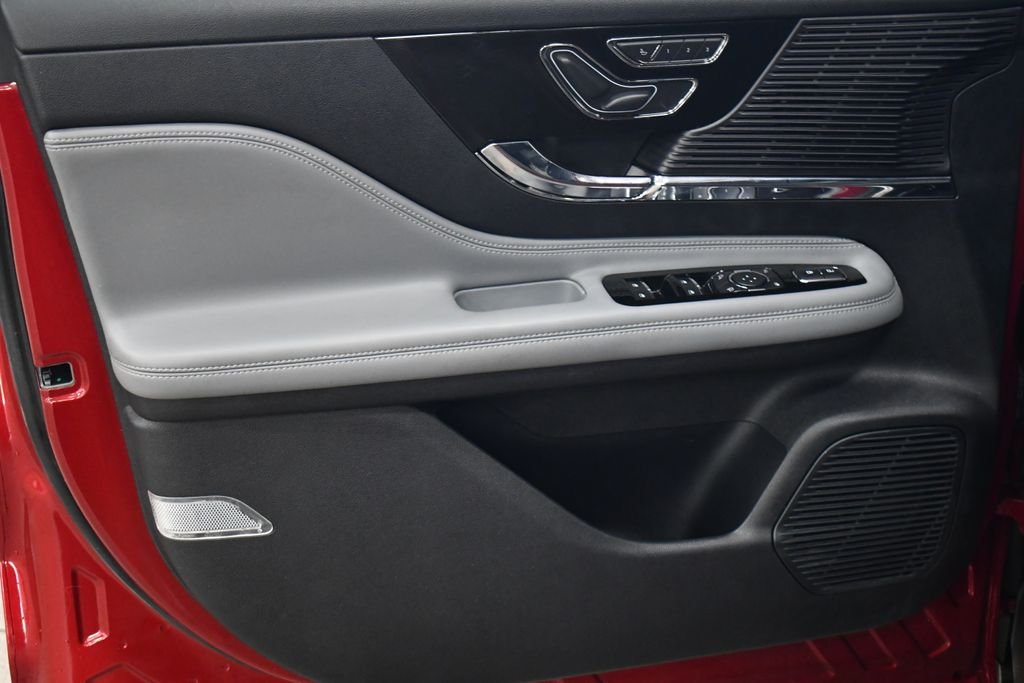 Used 2022 Red Lincoln Standard image 16