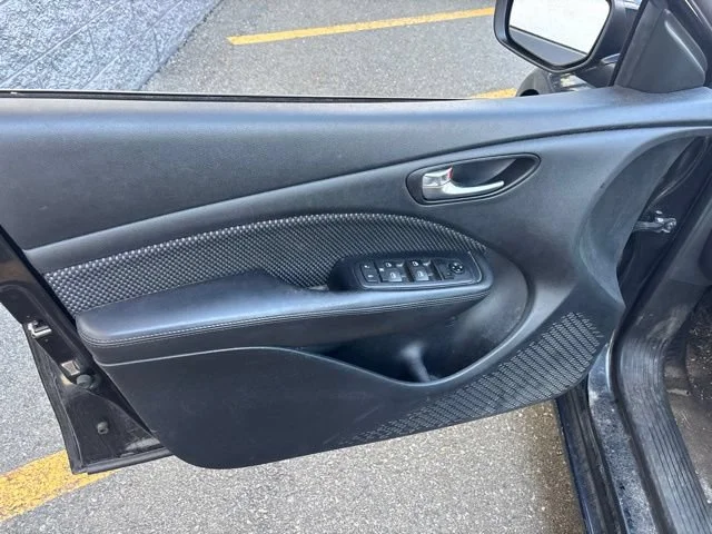 Used 2015 Pitch Black Clearcoat Dodge SE image 14