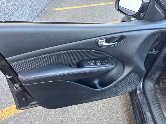Used 2015 Pitch Black Clearcoat Dodge SE image 14