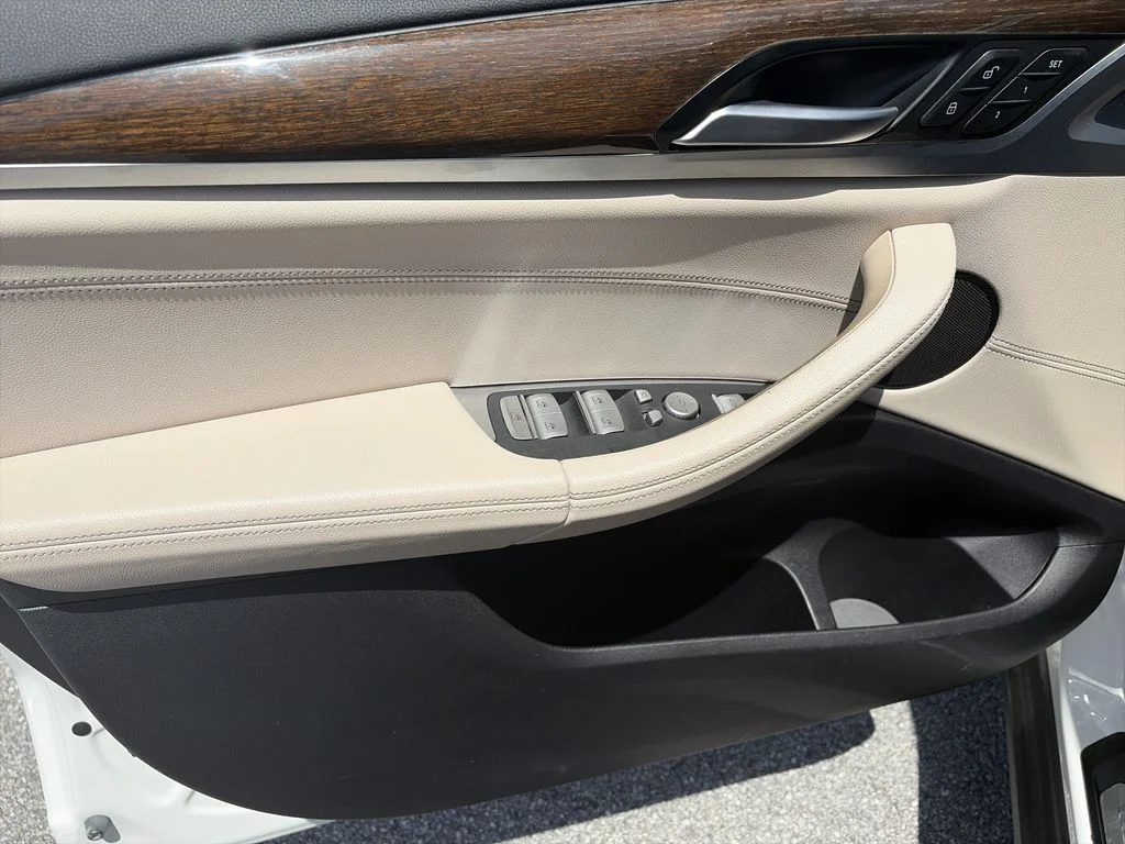 Used 2020 White BMW sDrive30i image 18