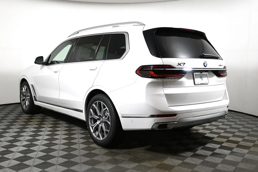 Used 2027 White BMW xDrive40i image 5