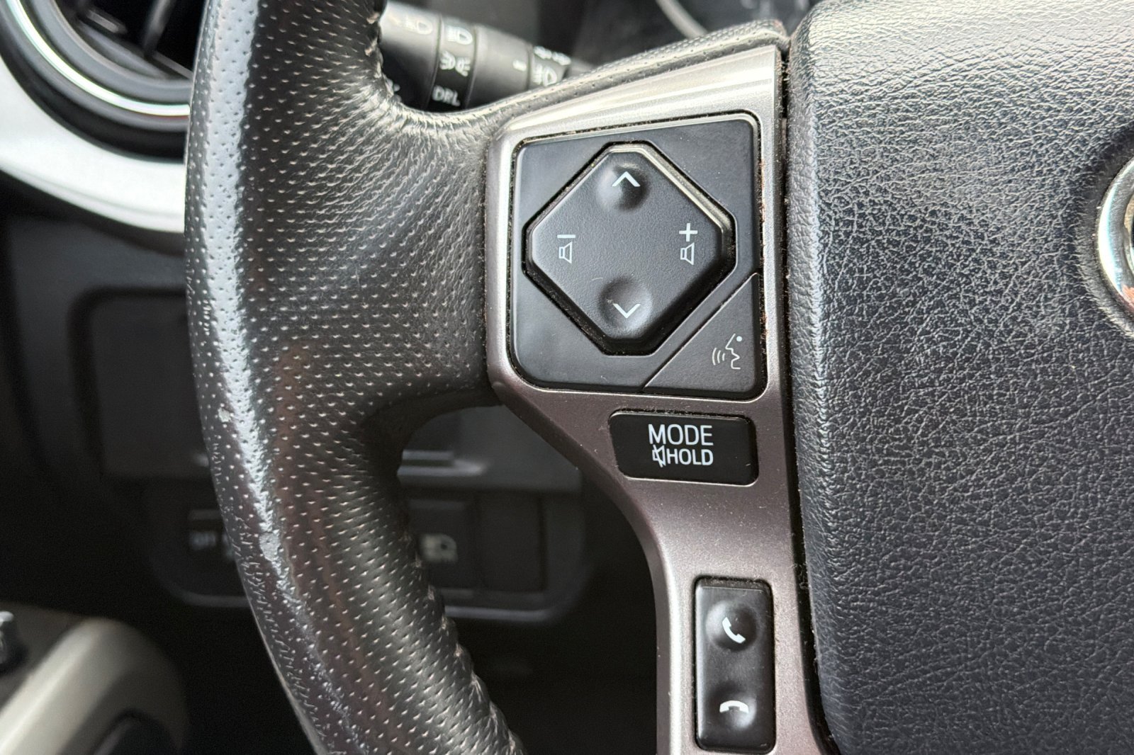 Used 2019 White Toyota SR5 image 29