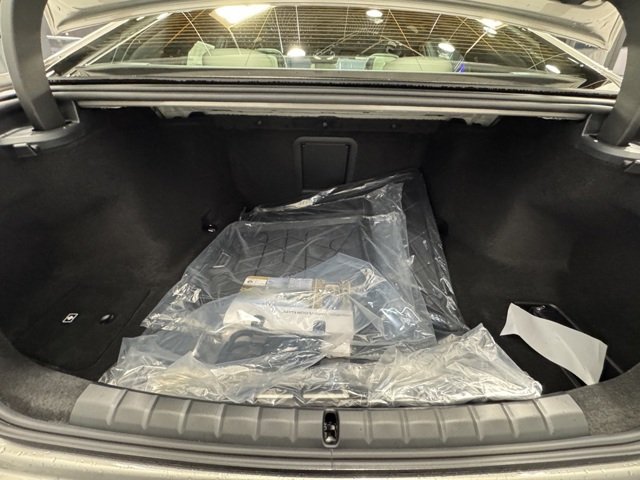 New 2026 Oxide Grey Metallic BMW 760i xDrive image 30
