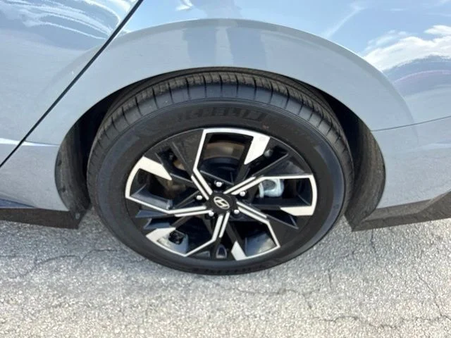 Used 2025 Blue Hyundai SEL image 31