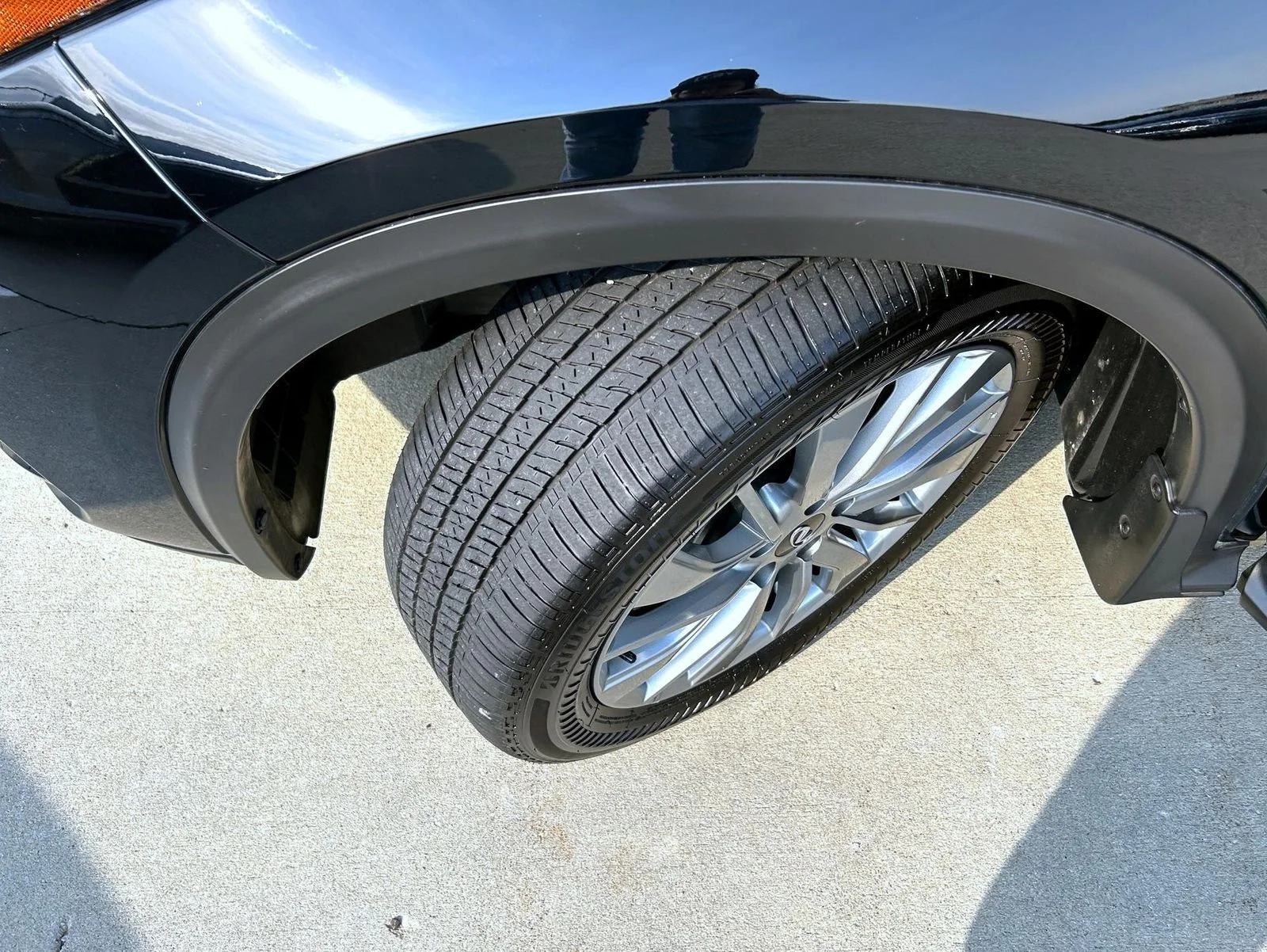 Certified Used 2025 Black INFINITI LUXE image 23