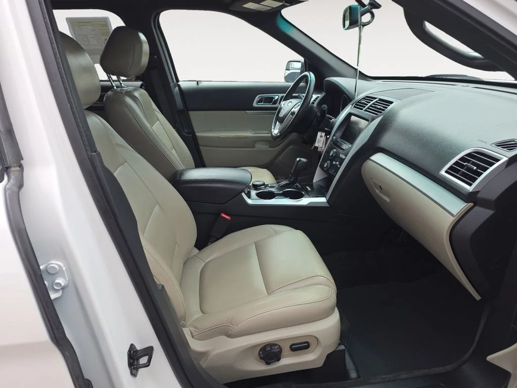 Used 2014 White Ford XLT image 9