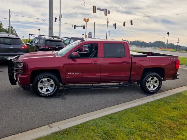 Used 2018 Red Chevrolet LT image 4