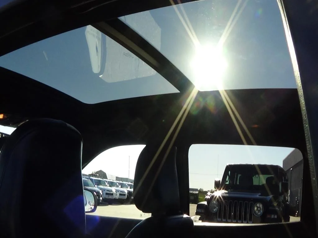 Used 2024 Bright White Clear Coat (pw7) Jeep Trailhawk image 15