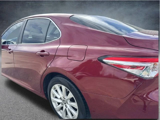 Used 2018 Red Toyota LE image 18