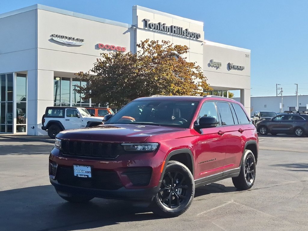 Used 2025 Red Jeep Altitude image 2