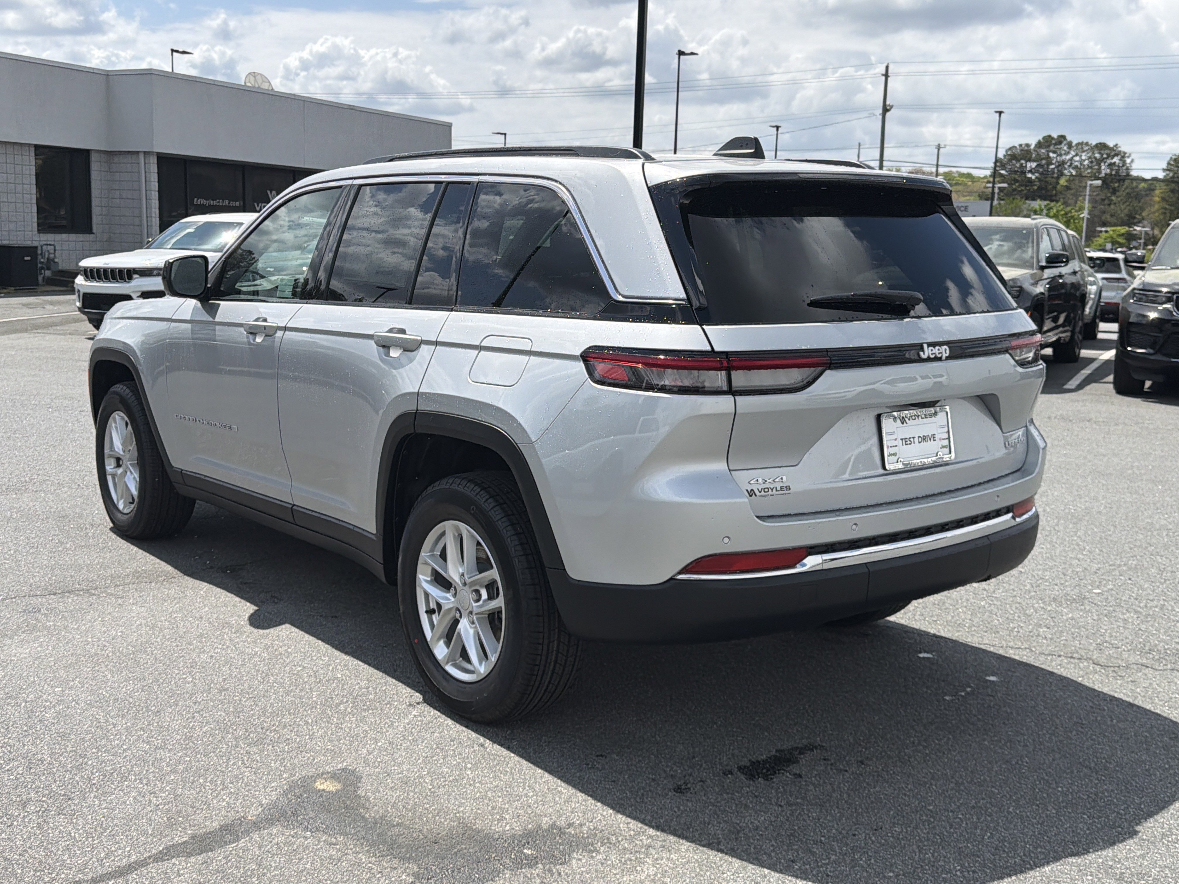New 2026 Silver Zynith Jeep Laredo image 6