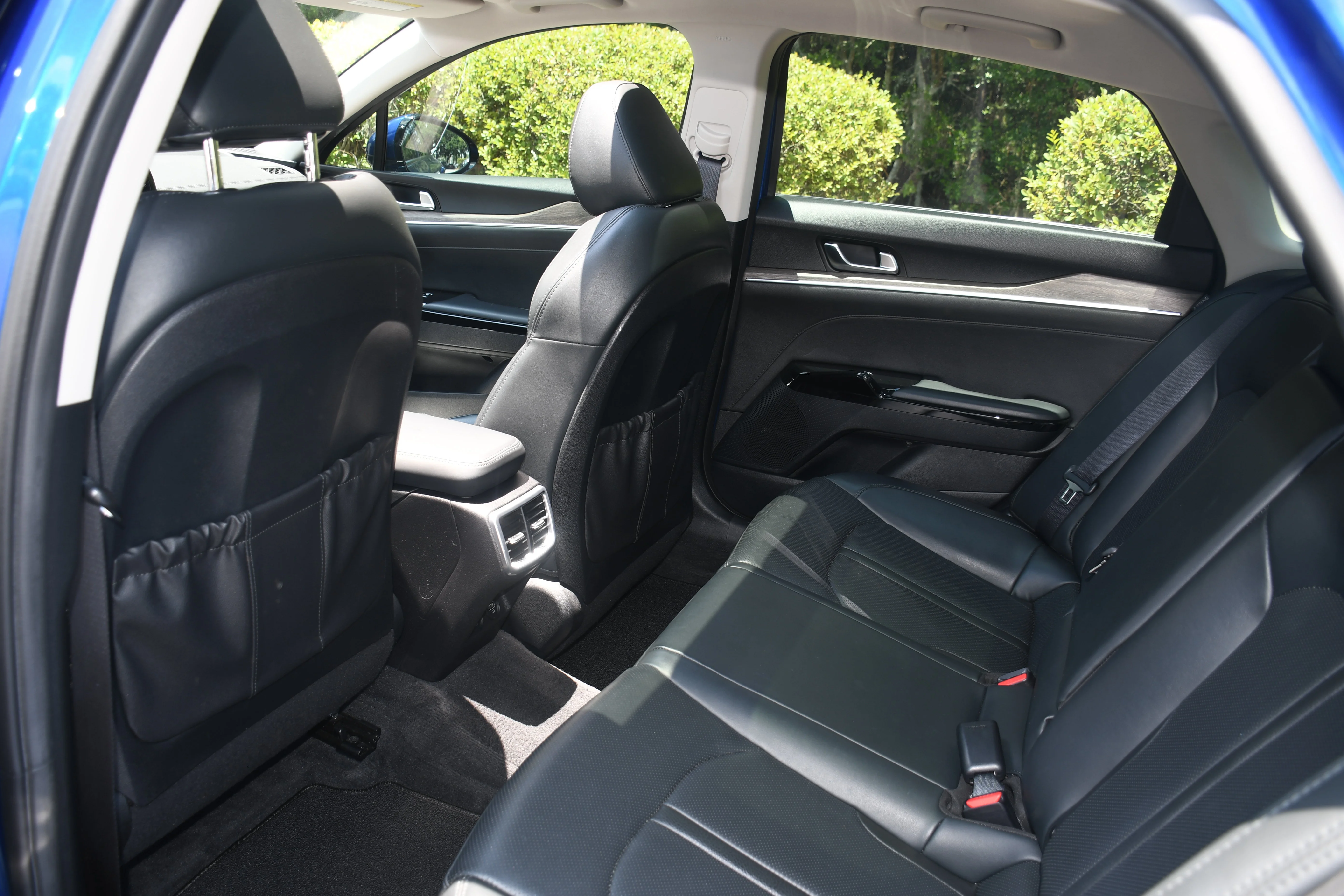 Used 2022 Blue Kia EX image 17
