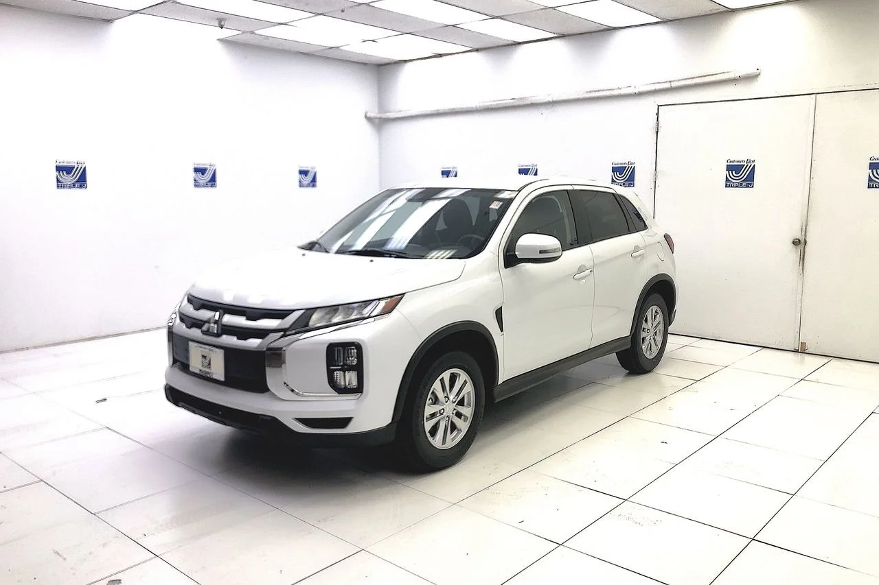 New 2025 White Diamond Mitsubishi S image 3
