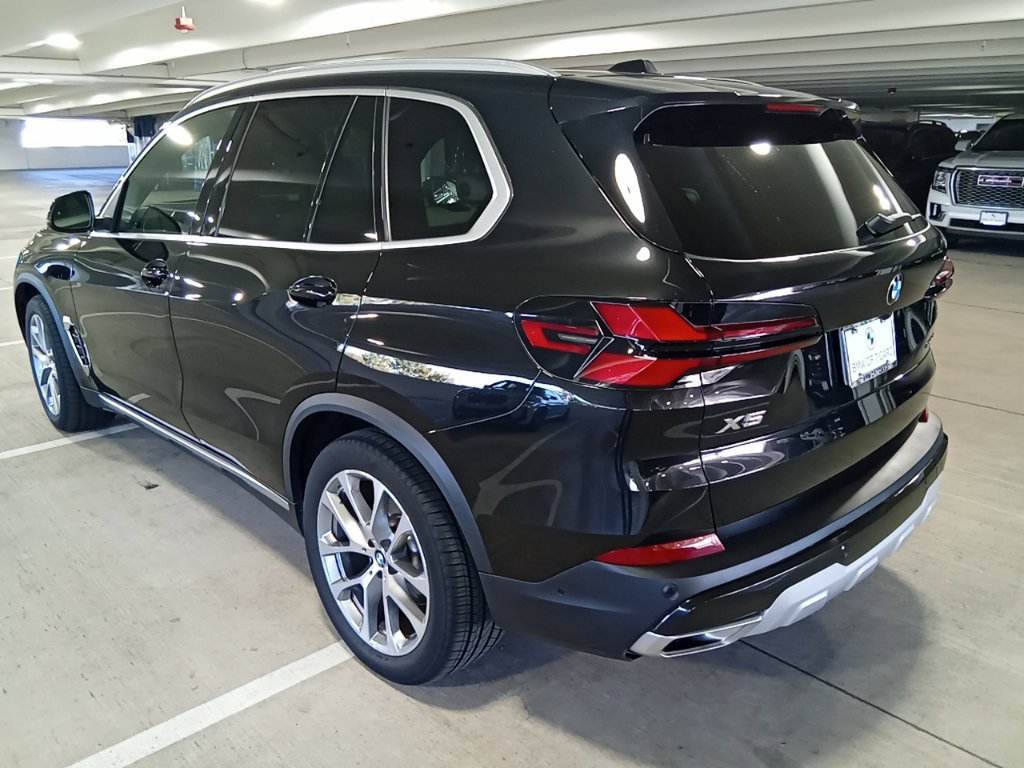 Used 2025 Black Sapphire Metallic BMW xDrive40i image 7