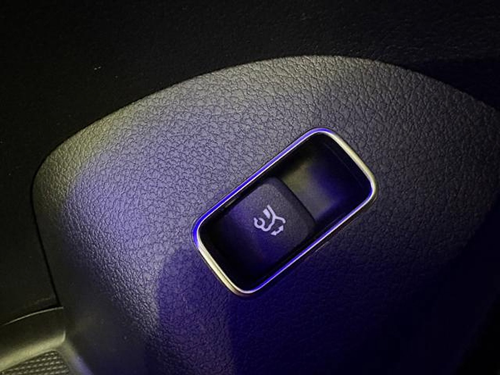 New 2026 MANUFAKTUR Silicon Grey Mercedes-Benz 4MATIC® image 50