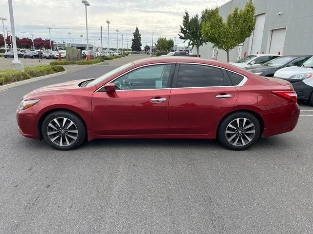 Used 2016 Cayenne Red Nissan 2.5 SV image 8