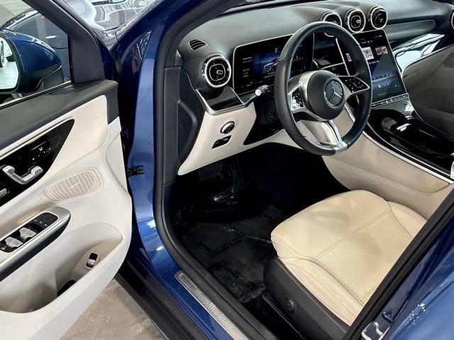 Used 2026 Blue Mercedes-Benz GLC 300 image 15