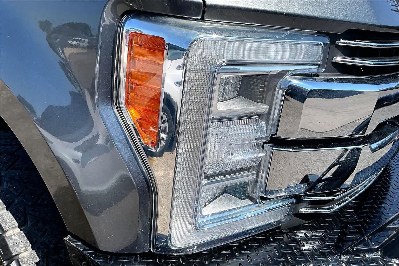 Used 2019 Magnetic Ford LARIAT image 27