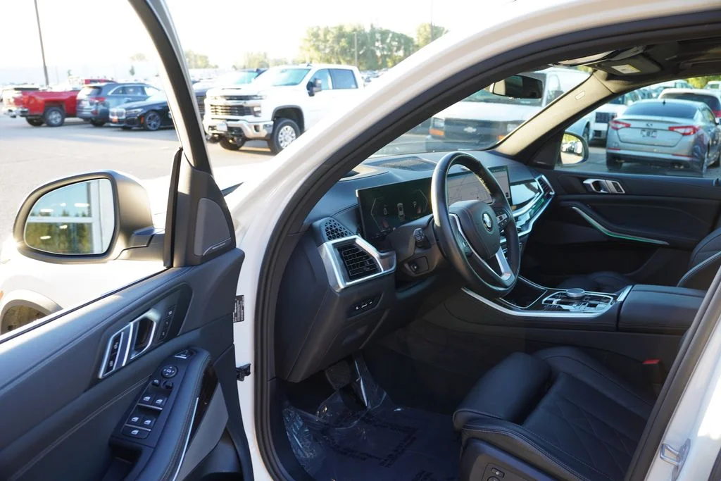 Used 2026 Alpine White BMW xDrive40i image 15