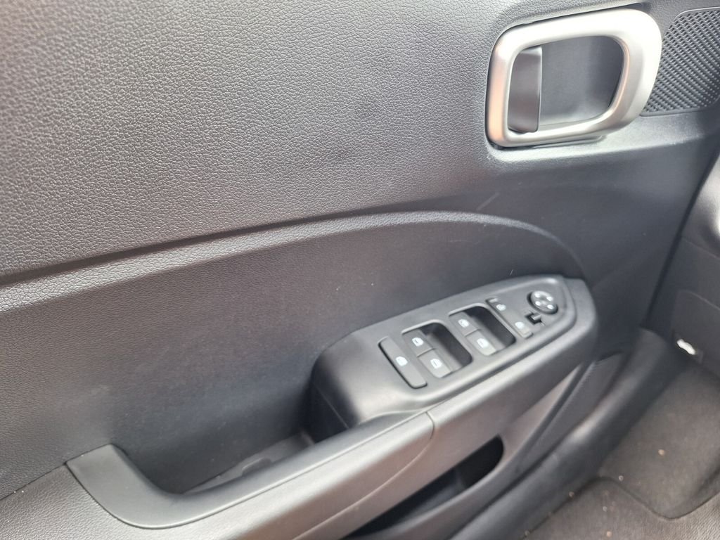 2026 Hyundai Venue SE - Photo 18