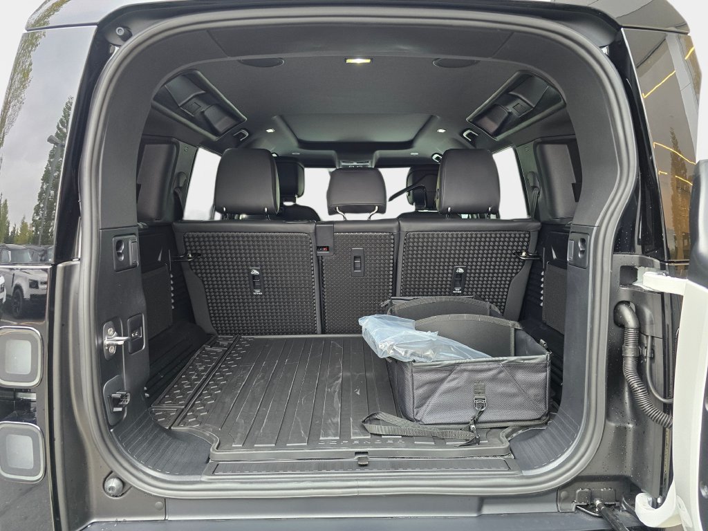 New 2026 Fuji White LAND ROVER X-Dynamic SE image 12