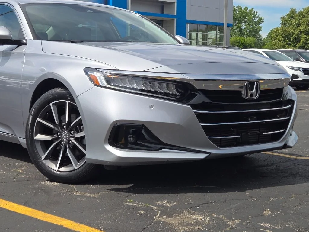 Used 2022 Silver Honda EX-L image 2