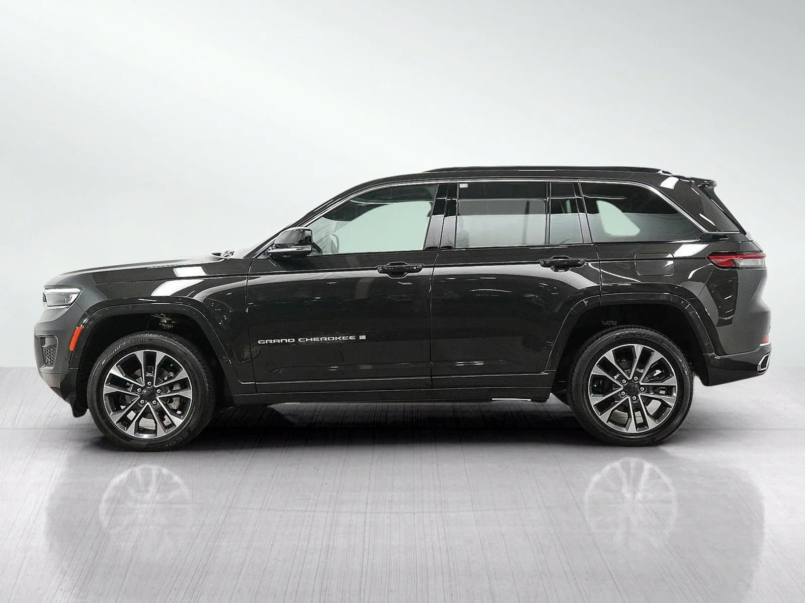 Used 2025 Jeep Grand Cherokee Overland with VIN 1C4RJHDG1S8630575 for sale in Burnsville, Minnesota