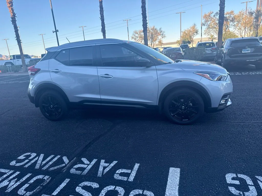 Used 2020 Silver Nissan SR image 9