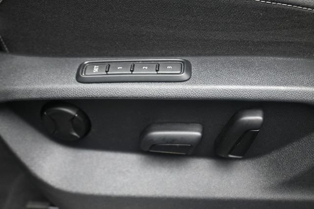 Used 2025  Volkswagen 2.0T SEL image 16