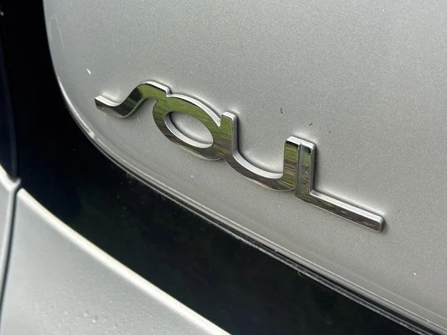 Used 2015 Silver Kia Exclaim image 11