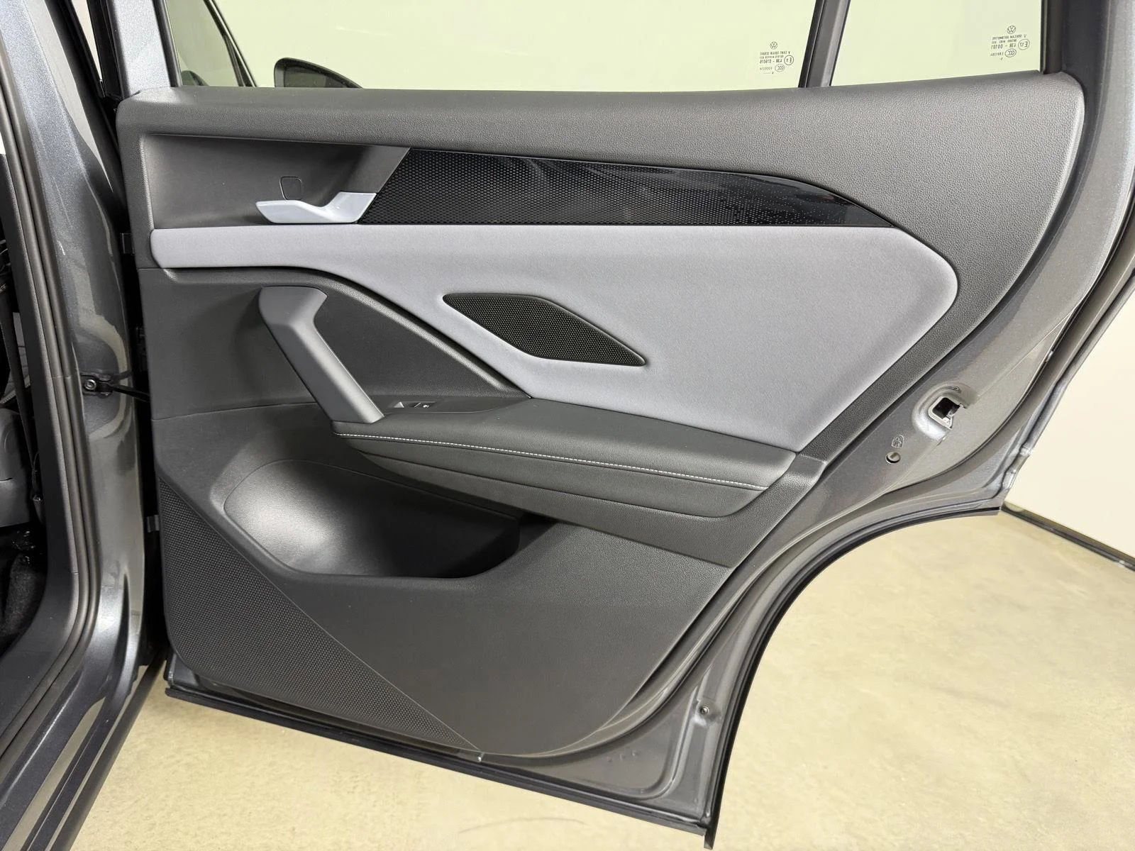 New 2026 Platinum Gray Metallic Volkswagen SE image 17