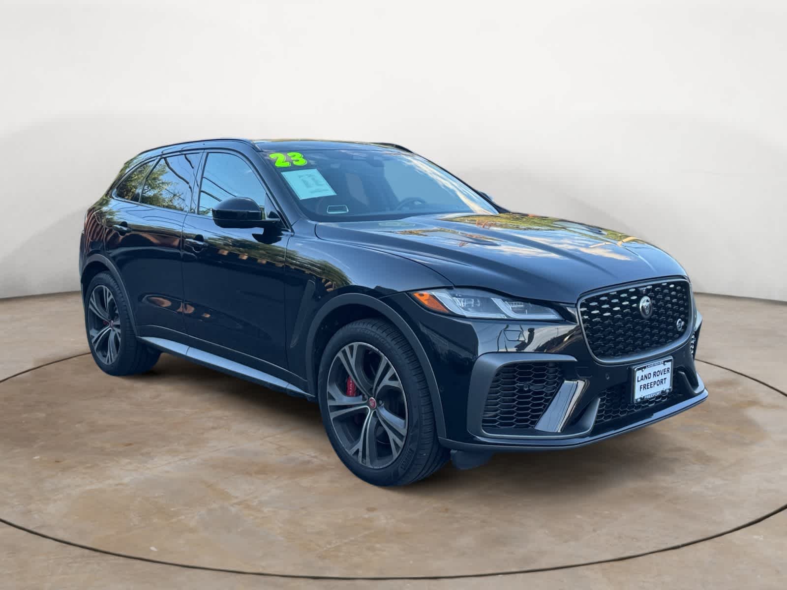 Used 2023  Jaguar SVR image 4