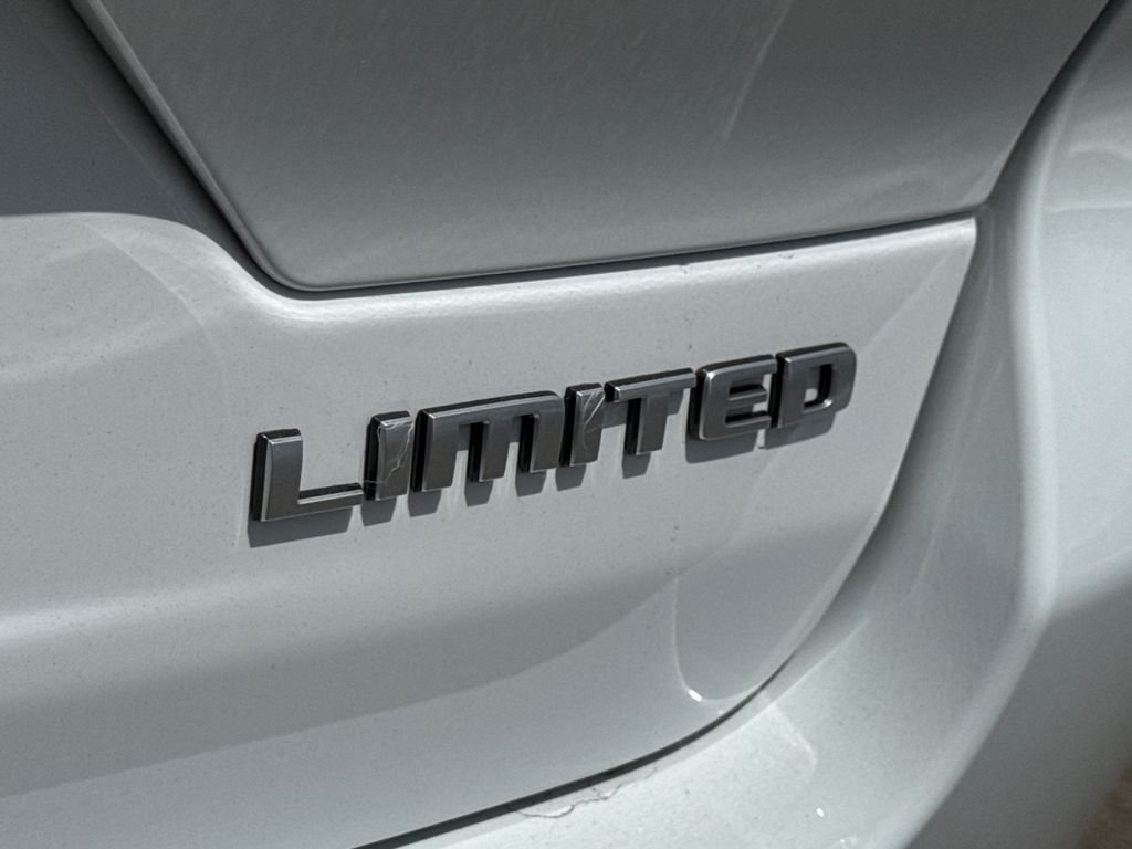 New 2026 Bright White Clear-Coat Exterior Paint Jeep Limited image 15