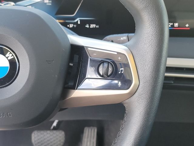 2026 BMW iX 45 - Photo 31