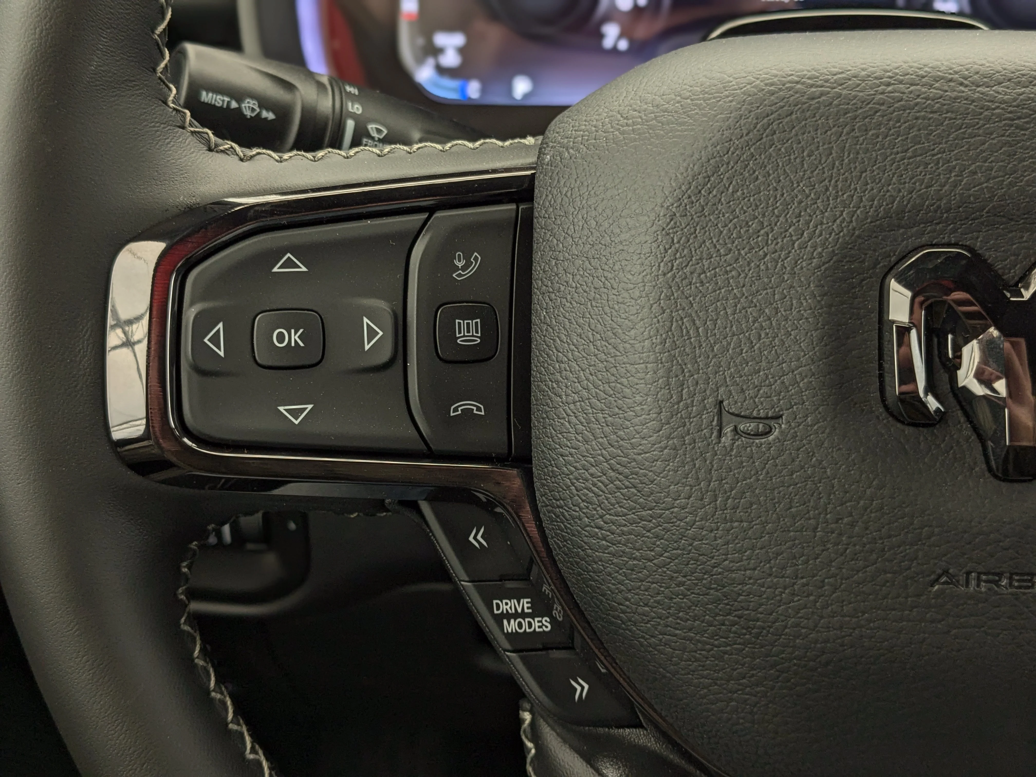 New 2026 Black RAM Limited - - 5.7L HEMI V8 - Pano Sunroof - Limited Lvl A Grp - Trailer Brake Ctrl & More! image 17