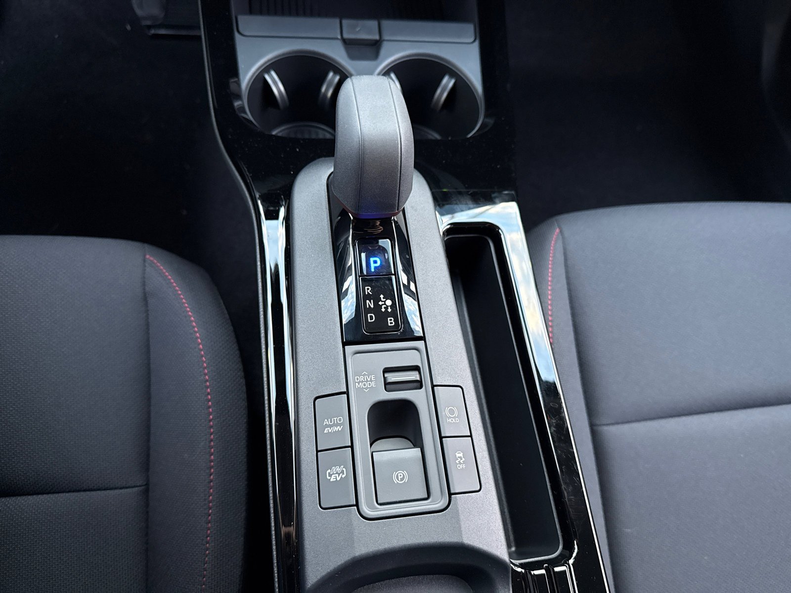 New 2026 Wind Chill Pearl <sup>1</sup> Toyota  SE image 27